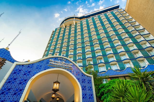 نمای اصلی هتل پارسیان انقلاب تهران