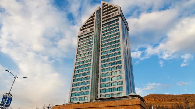 نمای اصلی هتل چمران شیراز